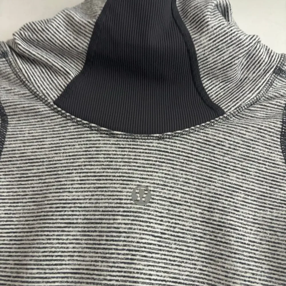 Lululemon Run Turbo 1/2 Zip Jacket 4 Static White Black Striped Thumbholes